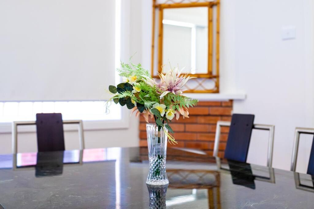 Comfy Family Home @ Kingsgrove Sleeps 7 With 2 Bathrooms & Parking Sydney Exterior photo