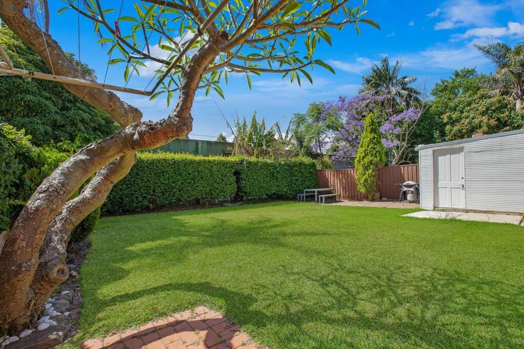 Comfy Family Home @ Kingsgrove Sleeps 7 With 2 Bathrooms & Parking Sydney Exterior photo